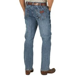 Wrangler Men's Retro Relaxed Fit Bootcut Jean Greely Wash